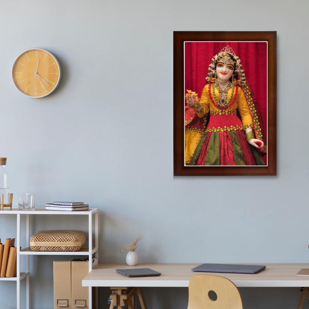 CRAFT QUEST Shri Radha Rani Shringaar Darshan in Vrindavan Photo Frame wooden framed