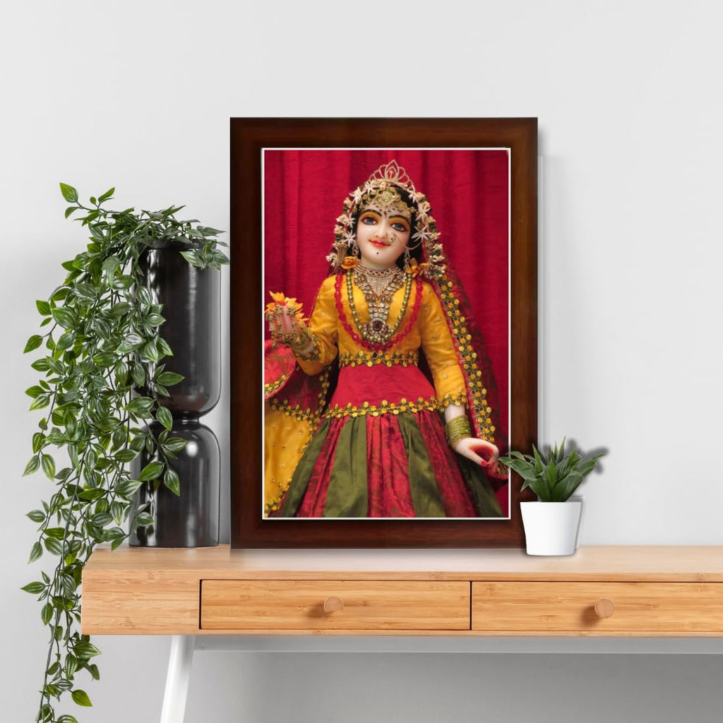 CRAFT QUEST Shri Radha Rani Shringaar Darshan in Vrindavan Photo Frame wooden framed